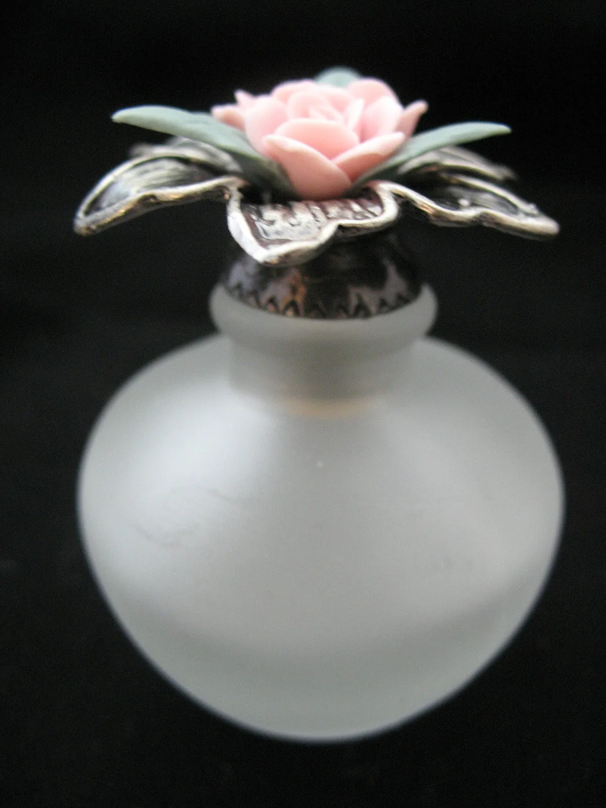 AVON NEW 2001 VICTORIAN PERFUME FRAGRANCE Empty GLASS BOTTLE ROSE ROSES Floral SILVER PEWTER Collectibles Bottles