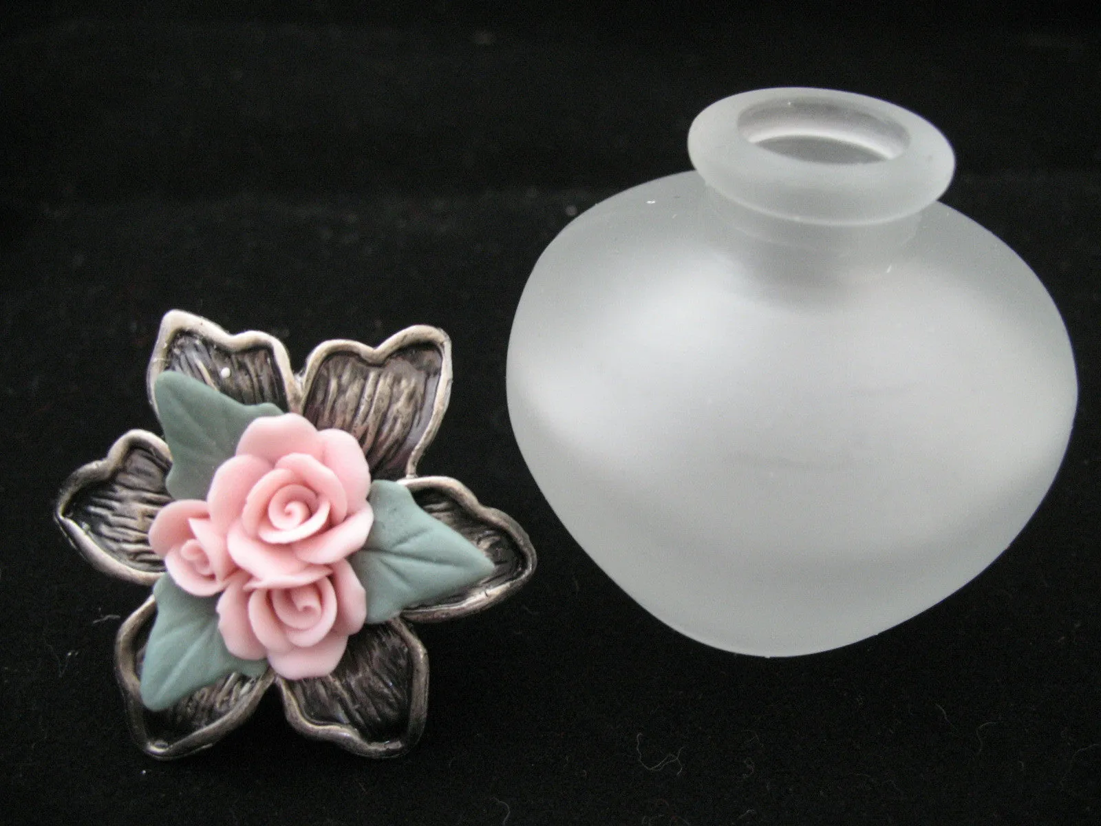 AVON NEW 2001 VICTORIAN PERFUME FRAGRANCE Empty GLASS BOTTLE ROSE ROSES Floral SILVER PEWTER Collectibles Bottles