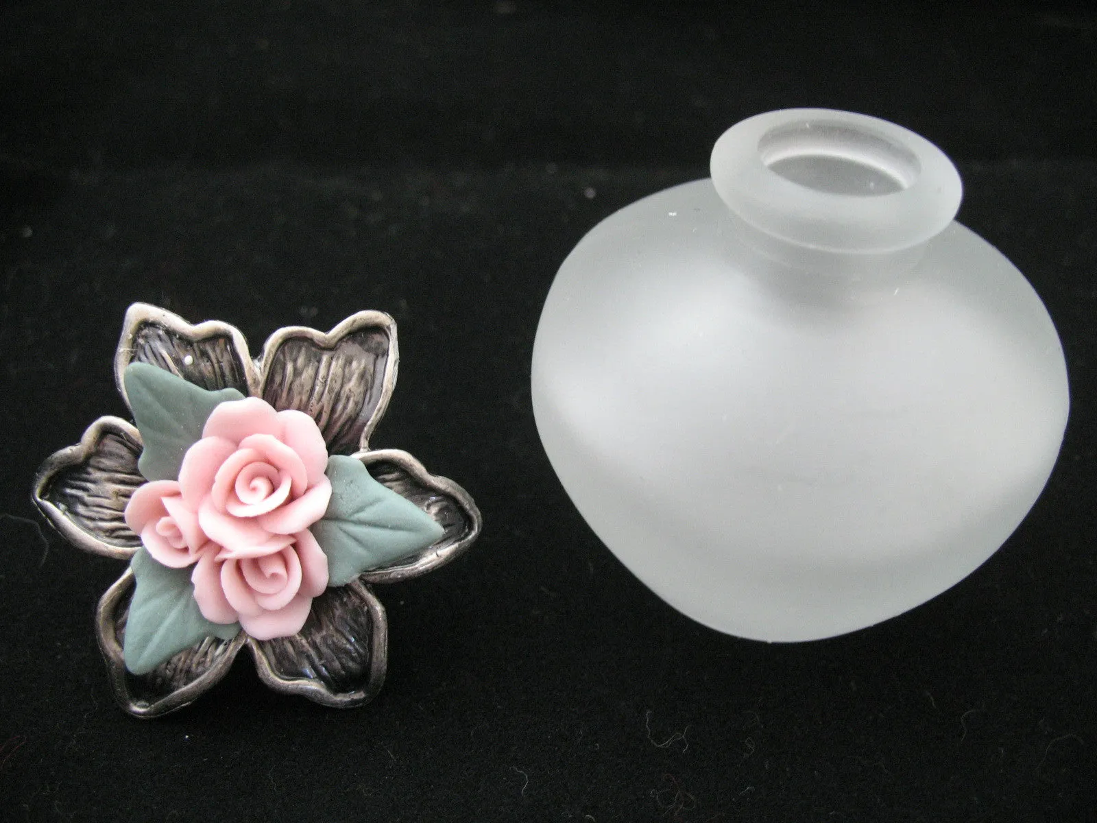 AVON NEW 2001 VICTORIAN PERFUME FRAGRANCE Empty GLASS BOTTLE ROSE ROSES Floral SILVER PEWTER Collectibles Bottles