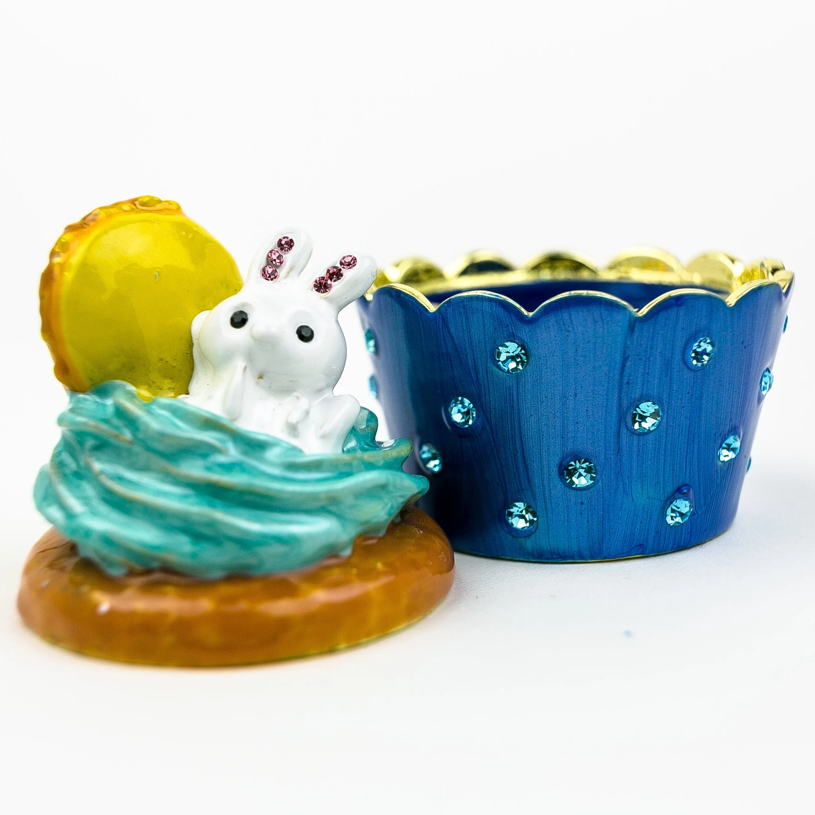 Rabbit on Cupcake